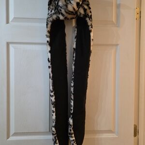 Stylish Black Jeans with Leopard Print Accent